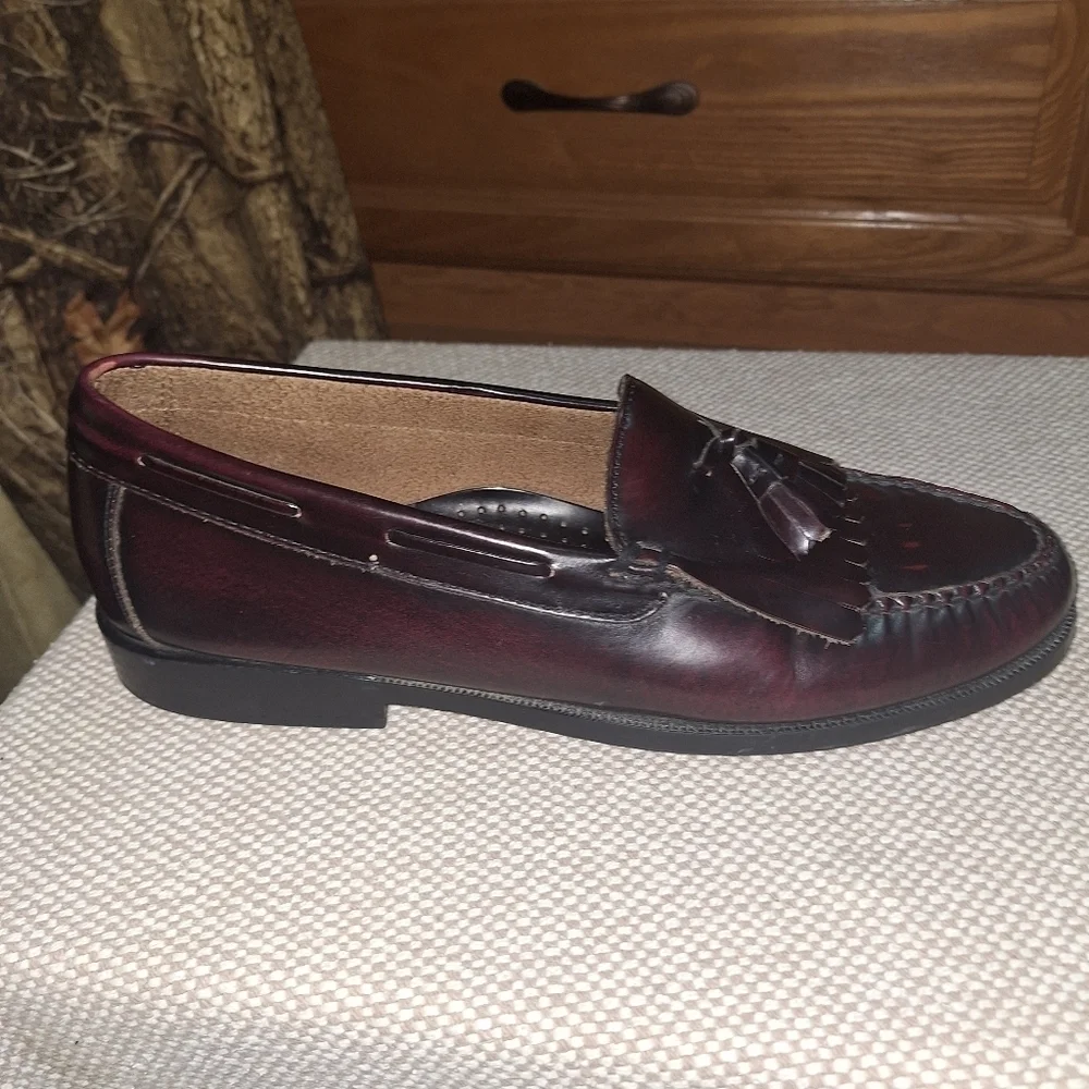 Classic Bass Burgundy QuimbyTassel Loafers for Men In A Size 13M. EUC.